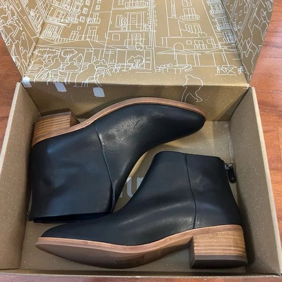 Soludos Venetian Leather Ankle Boots - Picture 9 of 10